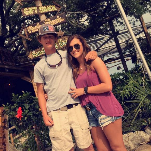 Meet your Posher, Nicole - Picture 1 of 1